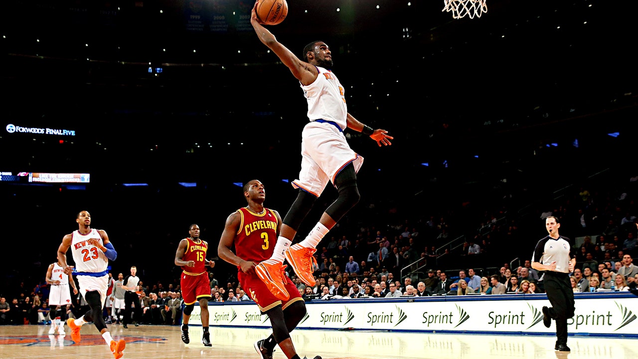 Knicks win fourth straight game with 31-point rout of Cavs